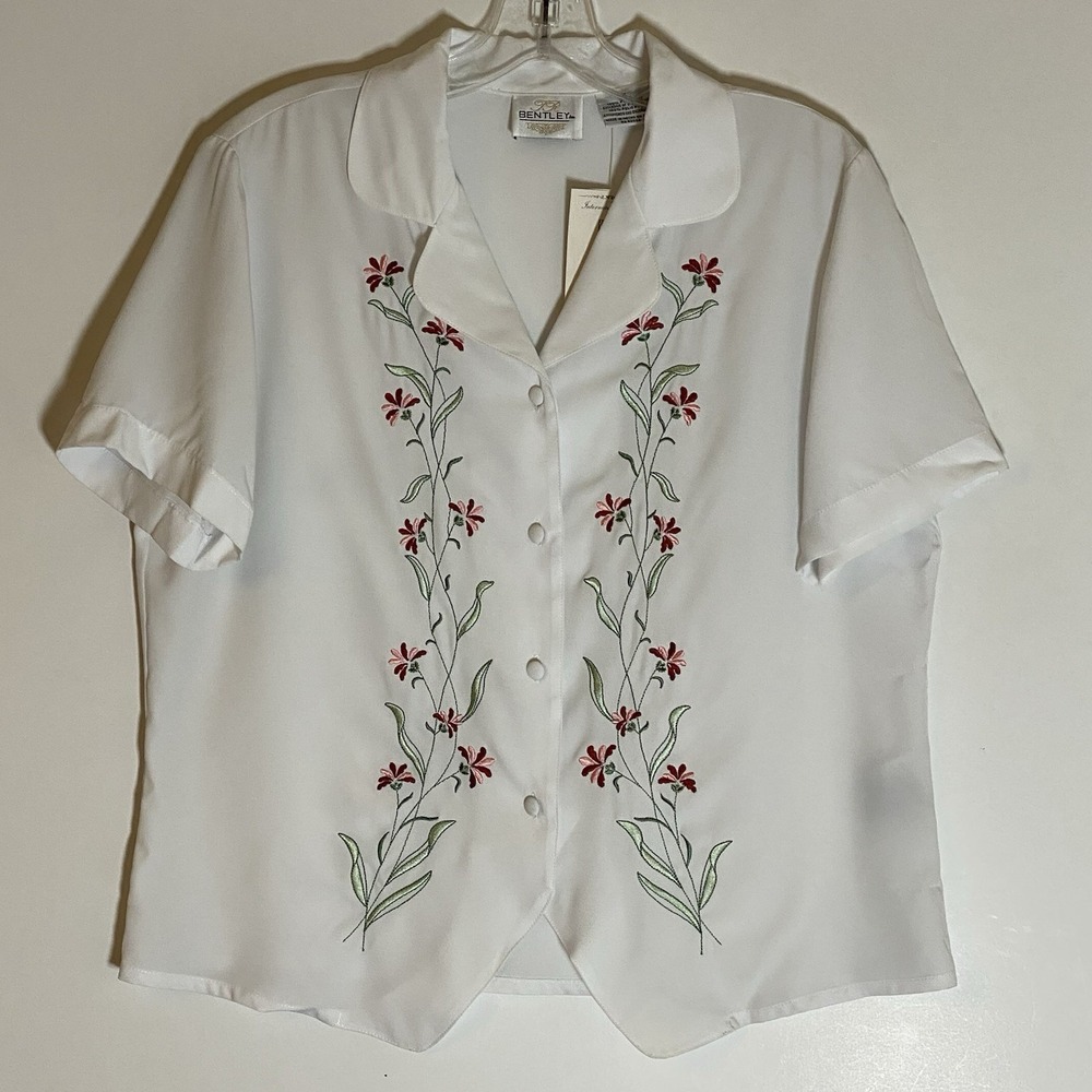VTG TR Bentley Top Womens Medium White Floral Embroidered Button Up Grannycore M